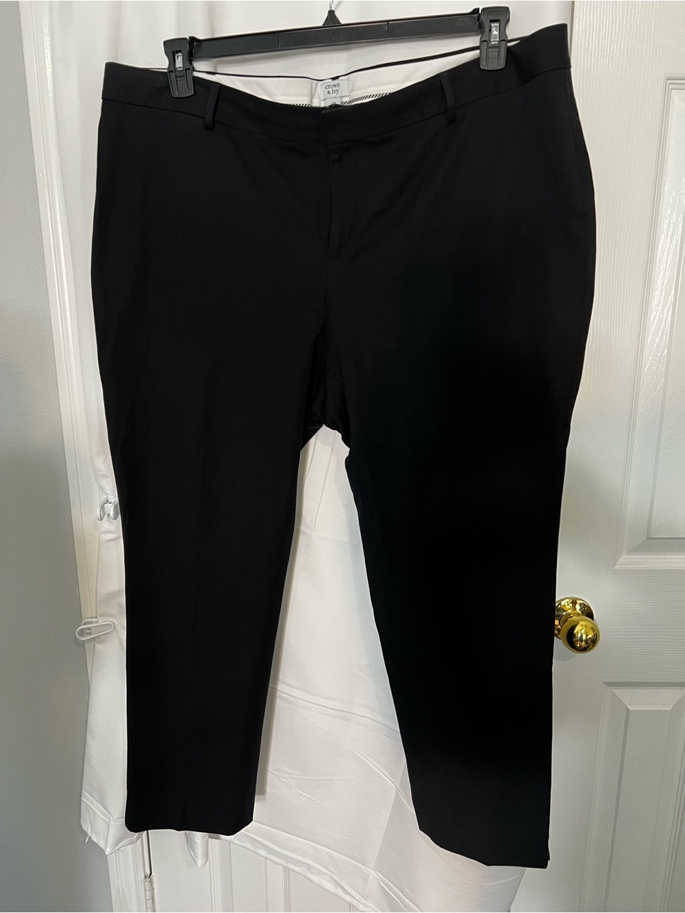 crown & ivy Black Women's Straight-Leg Trousers